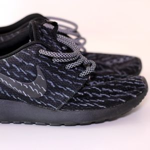 Nike M Roshe Run Custom Painted Yeezy 7